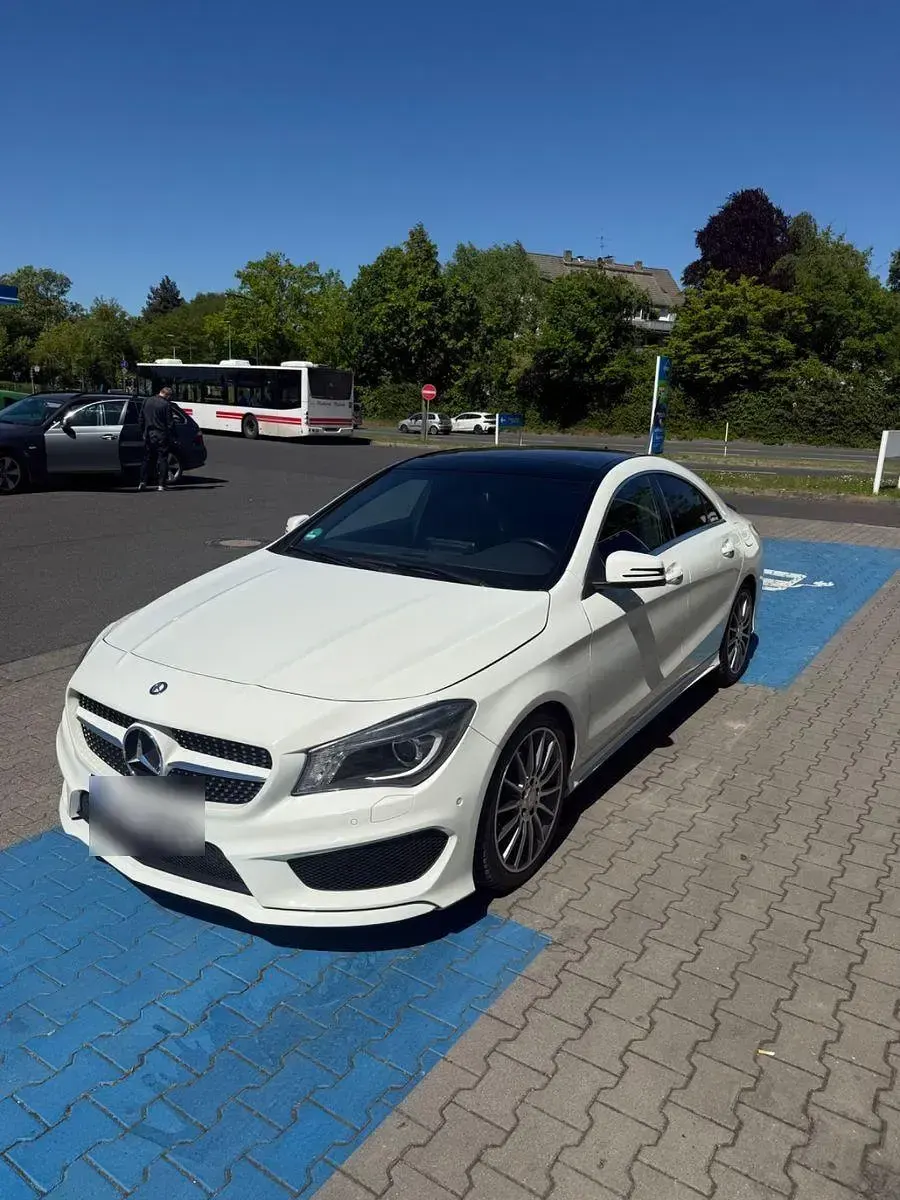 Gebraucht Mercedes CLA200 AMG line 156 PS (114 kW) 2013 Weiß Coupé