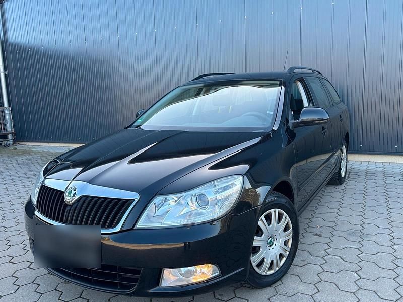 Gebraucht Skoda Octavia 105 PS (77 kW) 2010 Schwarz Kombi