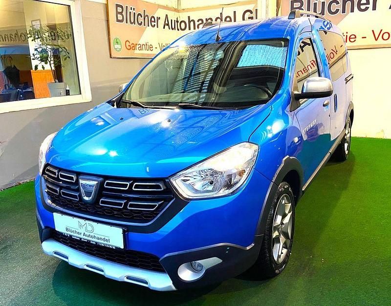 Blau Gebraucht 2020 Dacia Dokker Stepway Van / Kleinbus | 15.950 € (Fairer Preis) - Bild 1/4