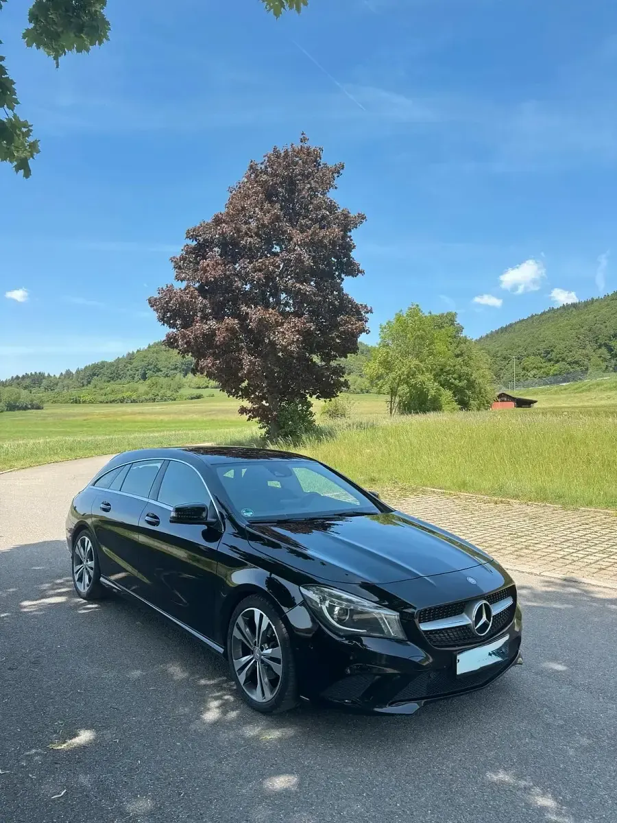Gebraucht Mercedes CLA220 177 PS (130 kW) 2015 Schwarz Limousine