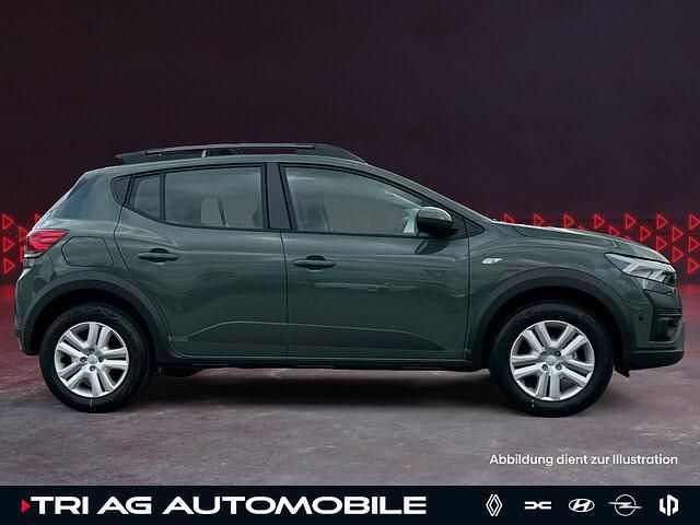 Gebraucht Dacia Sandero Expression 101 PS (74 kW) 2024 Safarigrüngrau Kleinwagen