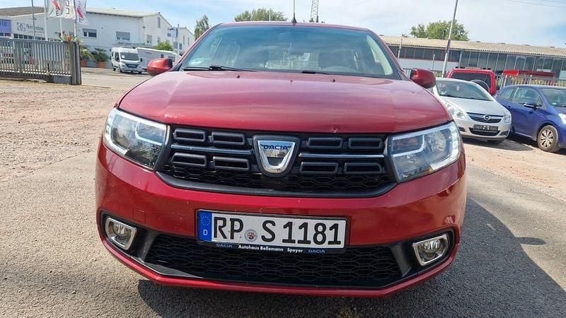 Rot Gebraucht 2020 Dacia Sandero Comfort Kleinwagen | 5.800 € - Bild 1/4