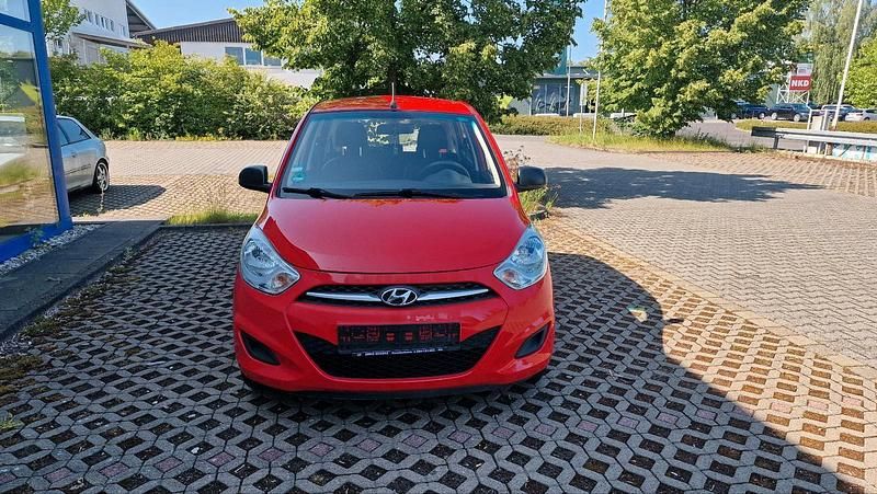 Rot Gebraucht 2013 Hyundai i10 Kleinwagen | 2.399 € (Guter Preis) - Bild 1/4