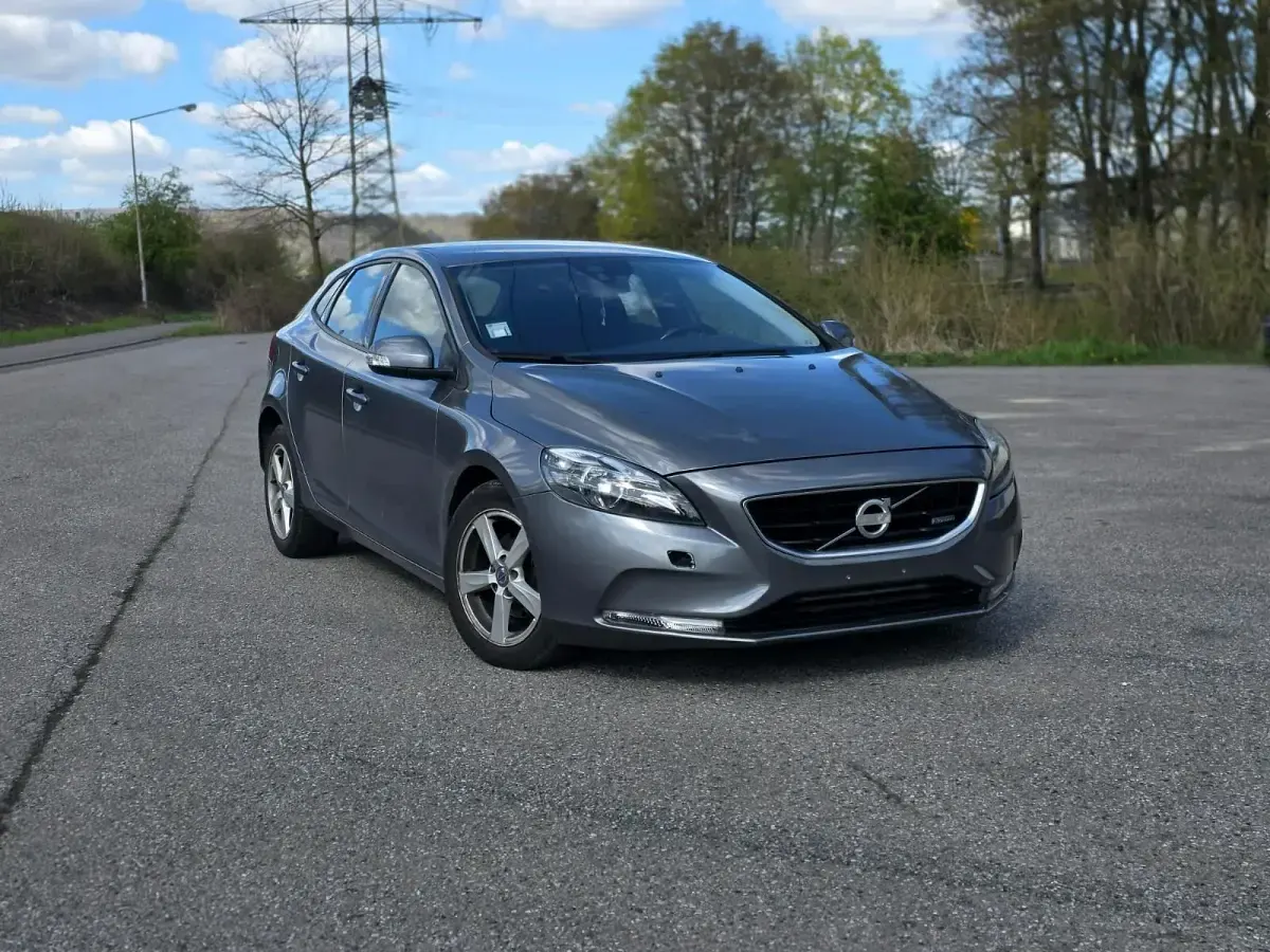 Gebraucht Volvo V40 114 PS (83 kW) 2014 Grau Limousine