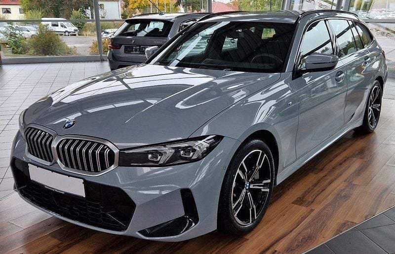 Grau Gebraucht 2024 BMW 330 M Sport Limousine | 41.498 € (Superpreis) - Bild 1/4