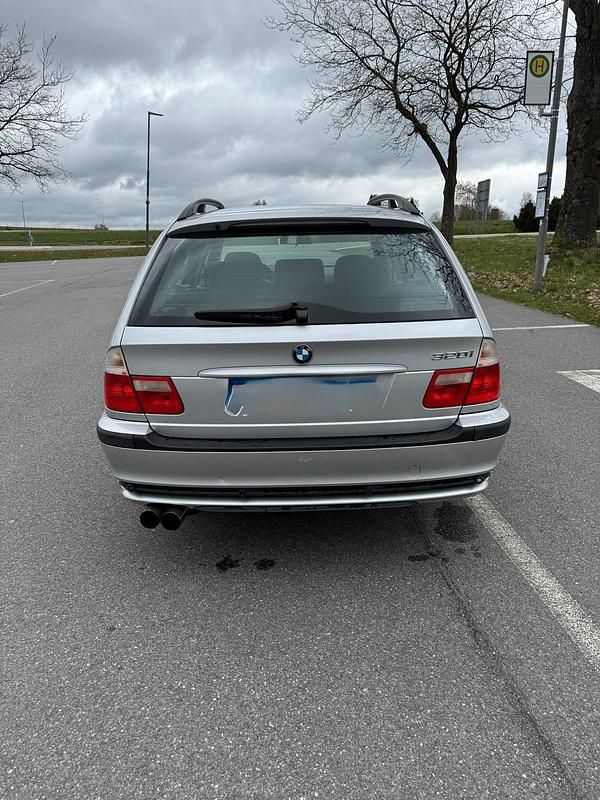 Gebraucht BMW 320 170 PS (125 kW) 2002 Silber Kombi