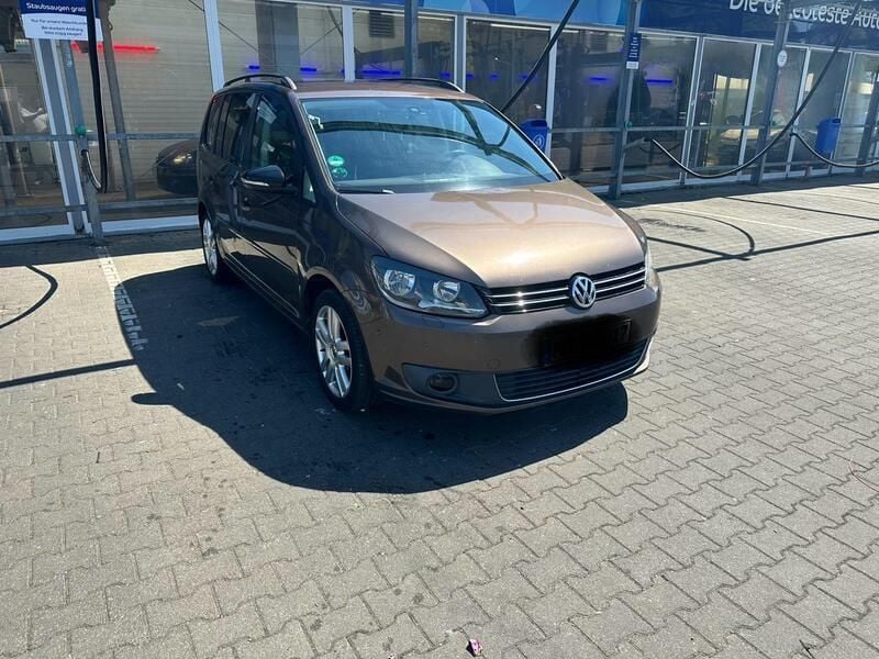 Braun Gebraucht 2012 VW Touran Van / Kleinbus | 6.200 € (Superpreis) - Bild 1/4