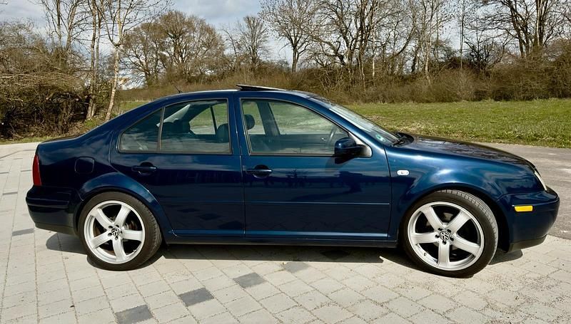 Second-hand VW Bora 174 CP (127 kW) 2000 Albastru Berlinǎ