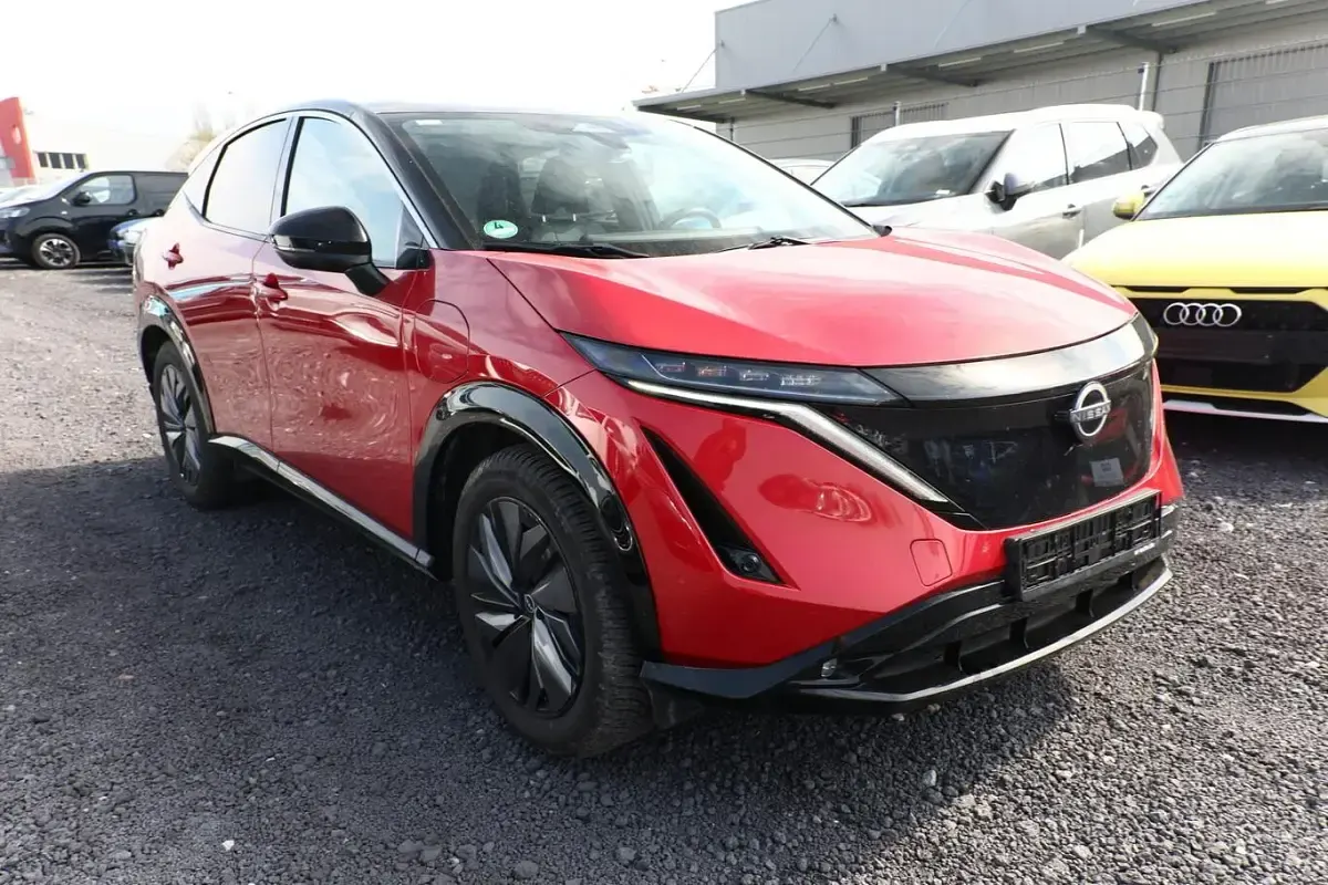 Gebraucht Nissan Ariya 360º 160 kW (218 PS) 2022 Passion rot / schwarz metallic SUV