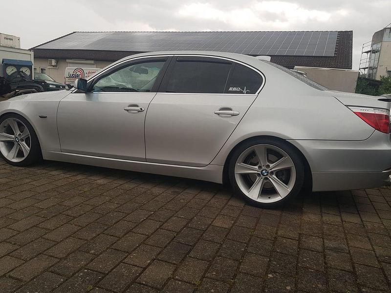 Silber Gebraucht 2007 BMW 523 Performance Limousine | 6.000 € (Fairer Preis) - Bild 1/4