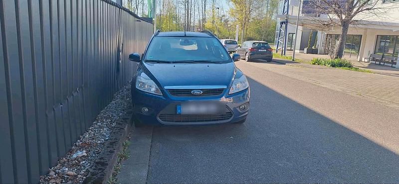 Blau Gebraucht 2008 Ford Focus Kombi | 450 € (Superpreis) - Bild 1/4