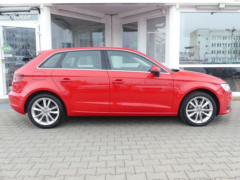 Gebraucht Audi A3 Ambiente 179 PS (131 kW) 2013 Rot Limousine