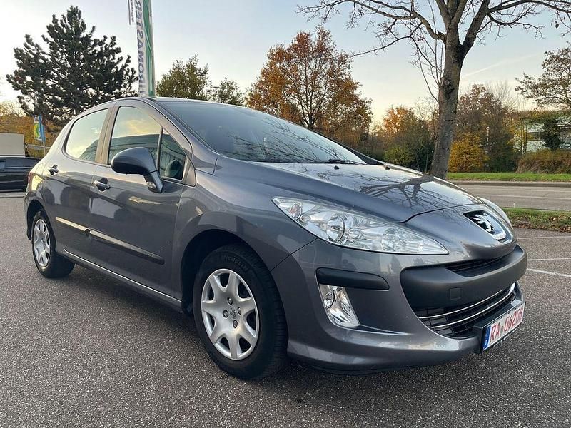 Gebraucht Peugeot 308 Tendance 98 PS (72 kW) 2011 Grau Limousine