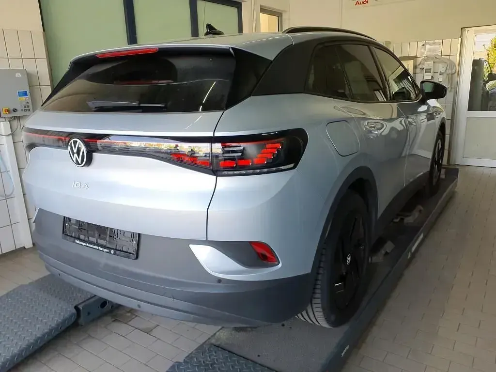 Gebraucht VW ID.4 Pro Performance 150 kW (204 PS) 2024 1t scale silver metallic SUV