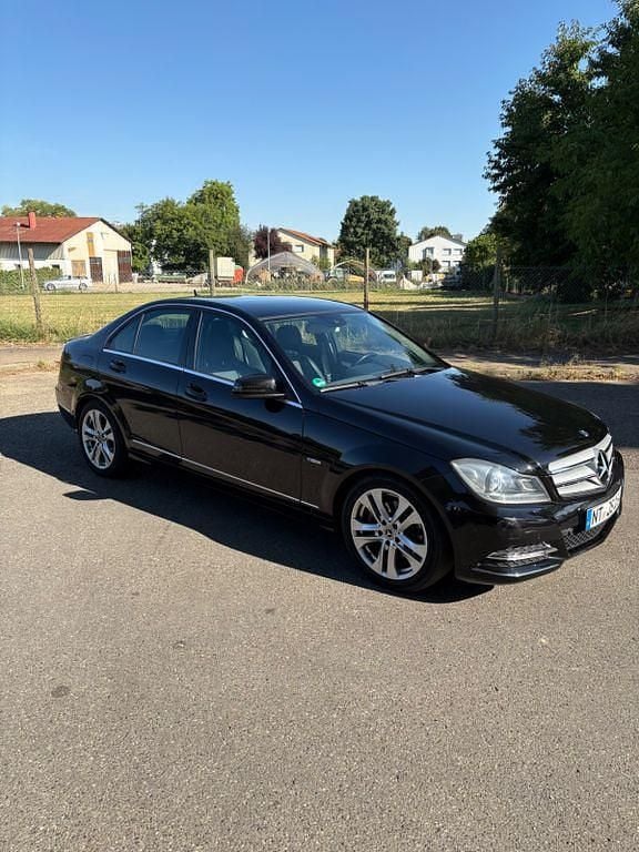 Schwarz Gebraucht 2011 Mercedes C200 Avantgarde Limousine | 8.999 € (Guter Preis) - Bild 1/4