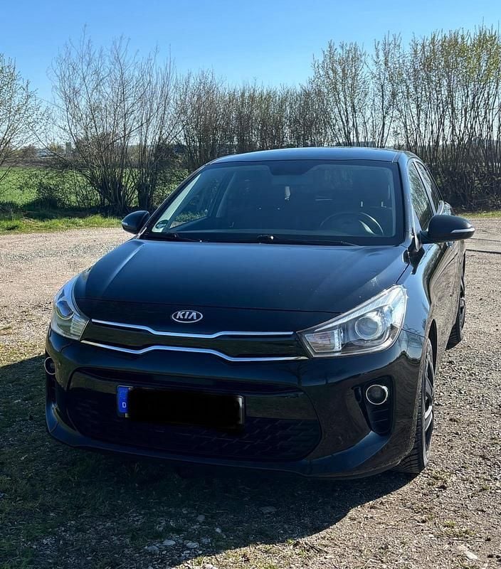Second-hand Kia Rio 84 CP (61 kW) 2019 Negru Hatchback