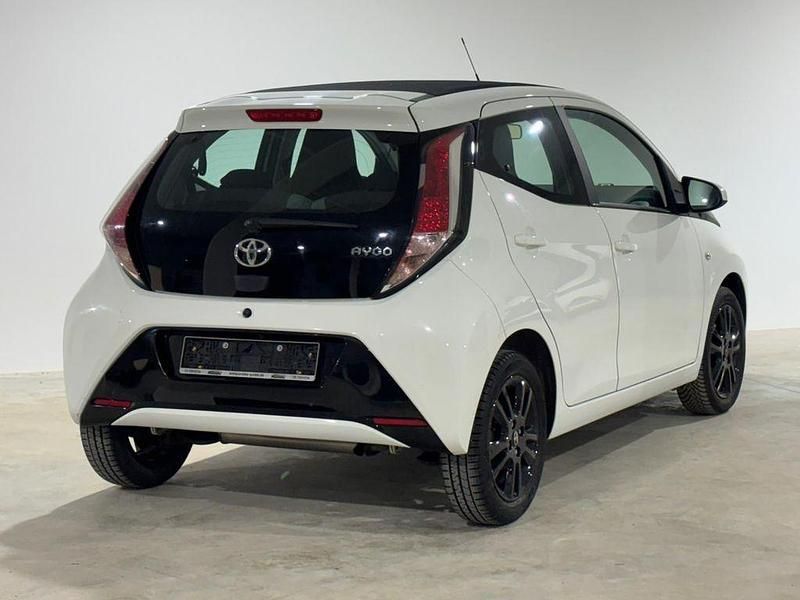 Gebraucht Toyota Aygo X-wave 69 PS (50 kW) 2016 Schneeweiß Kleinwagen