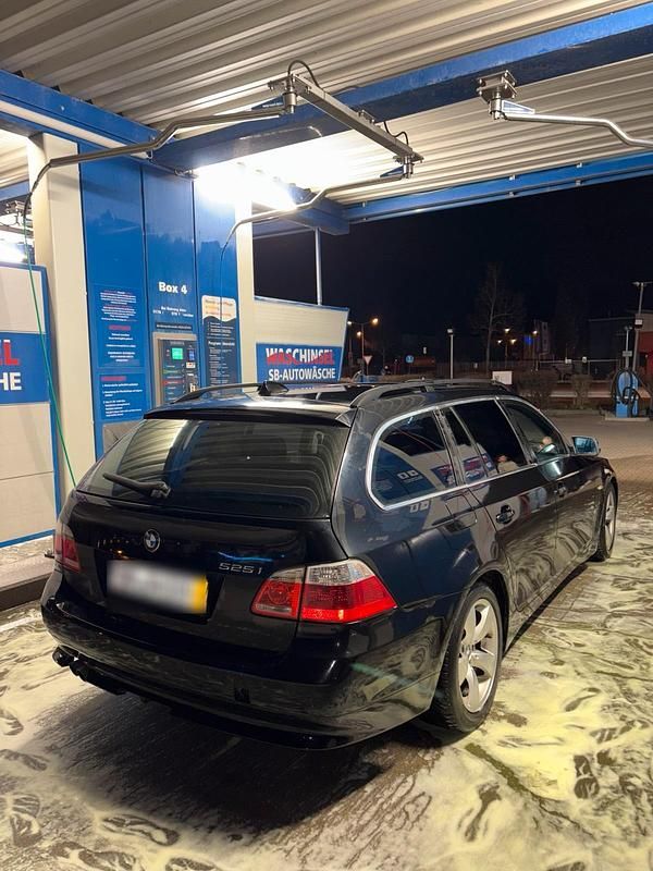 Gebraucht BMW 525 193 PS (141 kW) 2004 Schwarz Kombi