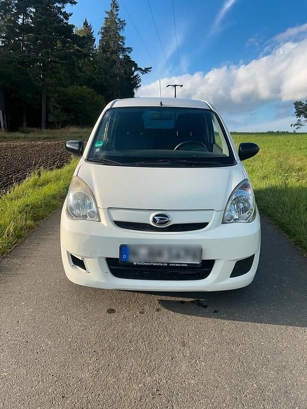 Weiß Gebraucht 2011 Daihatsu Cuore Kleinwagen | 2.050 € (Etwas zu teuer) - Bild 1/4