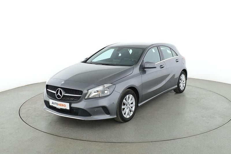 Grau Gebraucht 2016 Mercedes A180 Style Limousine | 14.690 € (Etwas zu teuer) - Bild 1/3