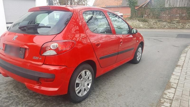 Gebraucht Peugeot 206+ 75 PS (55 kW) 2010 Rot Kleinwagen
