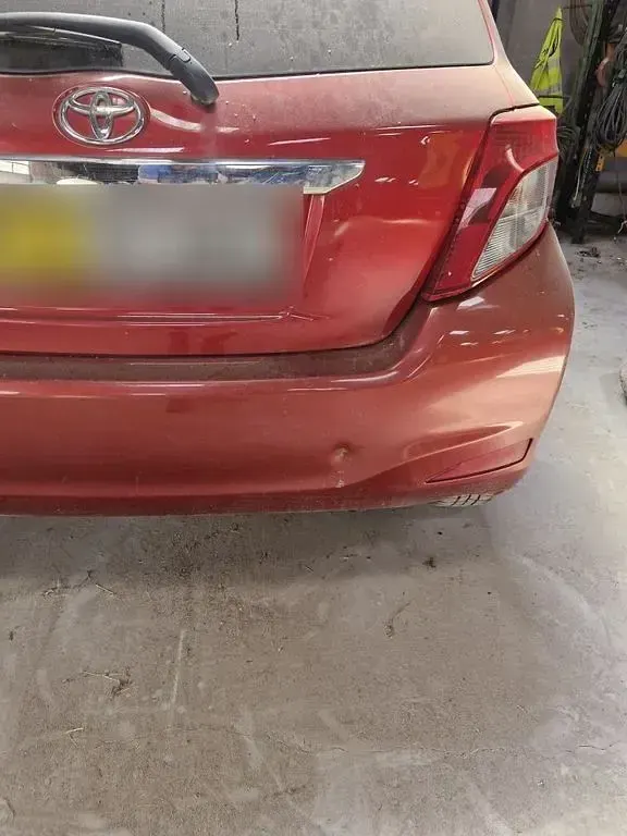 Gebraucht Toyota Yaris Cool 90 PS (66 kW) 2013 Rot Kleinwagen