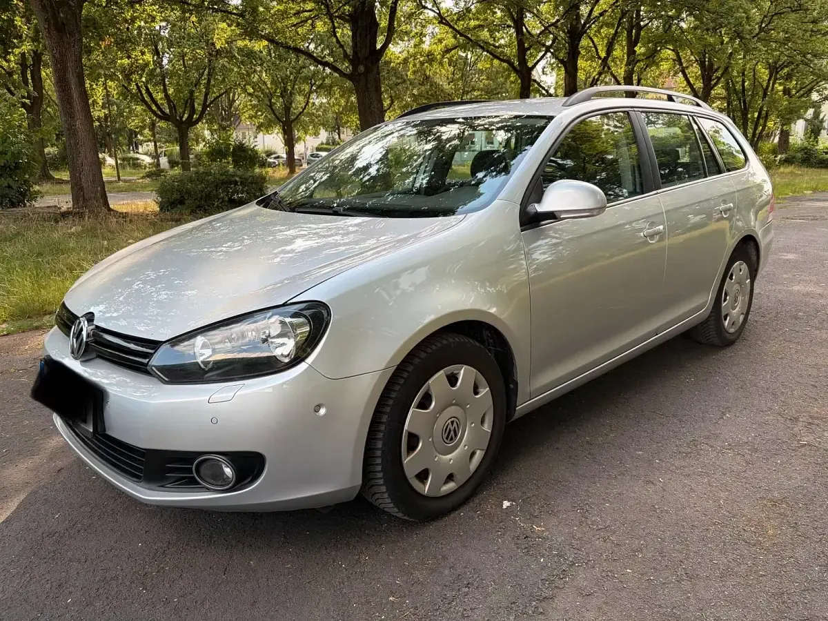 Gebraucht VW Golf VI 105 PS (77 kW) 2013 Silber Kombi