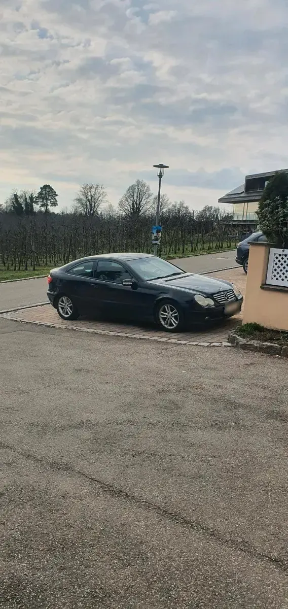 Gebraucht Mercedes C220 143 PS (105 kW) 2003 Schwarz Coupé