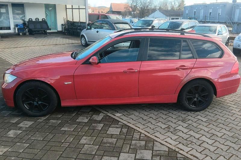 Gebraucht BMW 320 170 PS (125 kW) 2008 Rot Kombi