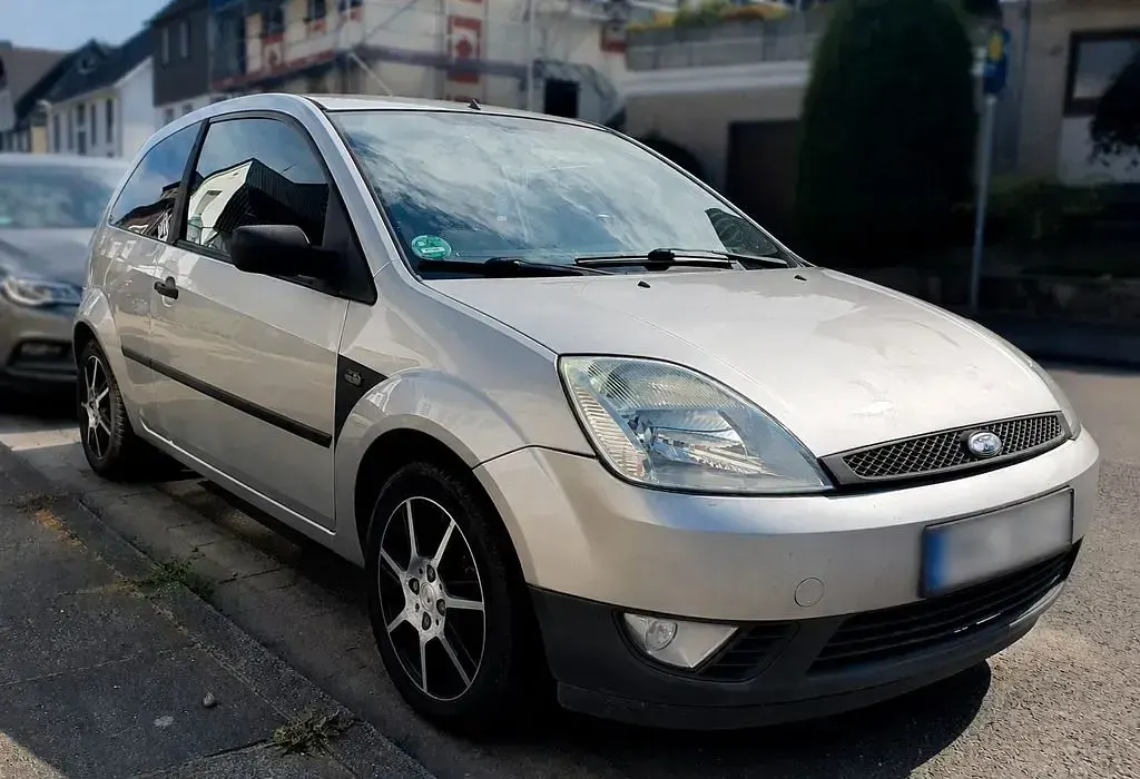 Gebraucht Ford Fiesta Trend 75 PS (55 kW) 2004 Silber Kleinwagen