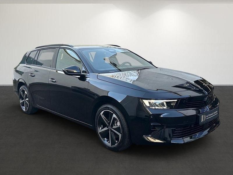 Neu Opel Astra 131 PS (96 kW) 2025 Schwarz Limousine
