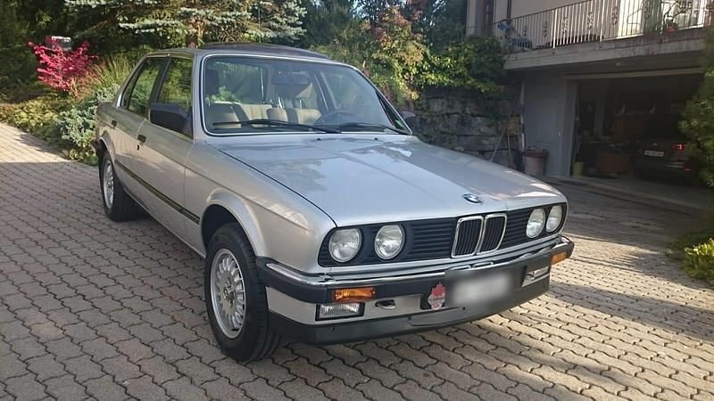 Gebraucht BMW 325 122 PS (89 kW) 1986 Beige Limousine