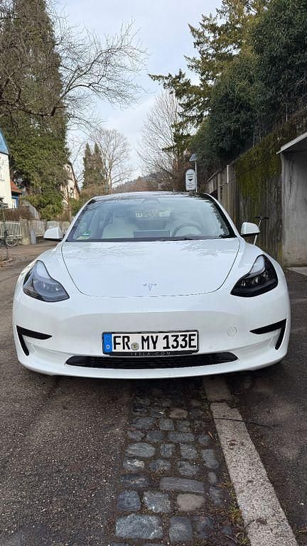 Gebraucht Tesla Model 3 Standard Range 239 kW (325 PS) 2022 Weiß Limousine