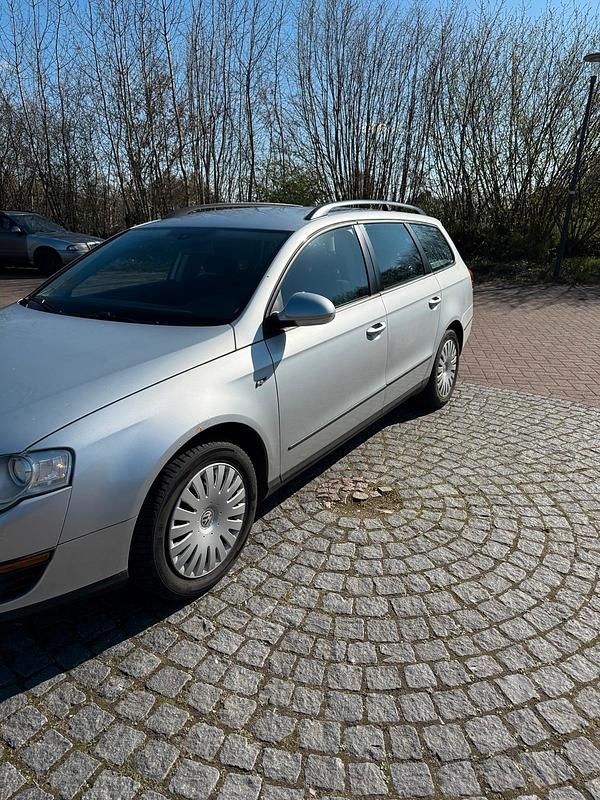 Second-hand VW Passat 105 CP (77 kW) 2009 Argintiu Break