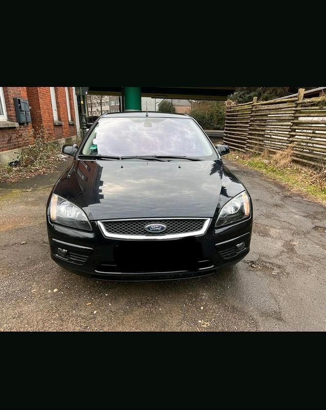 Schwarz Gebraucht 2007 Ford Focus Titanium Limousine | 3.499 € (Fairer Preis) - Bild 1/4