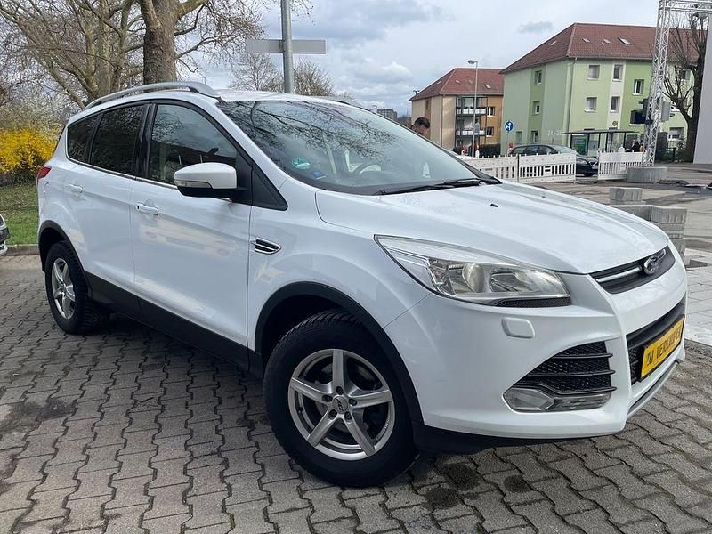 Gebraucht Ford Kuga Trend 150 PS (110 kW) 2013 Weiß SUV