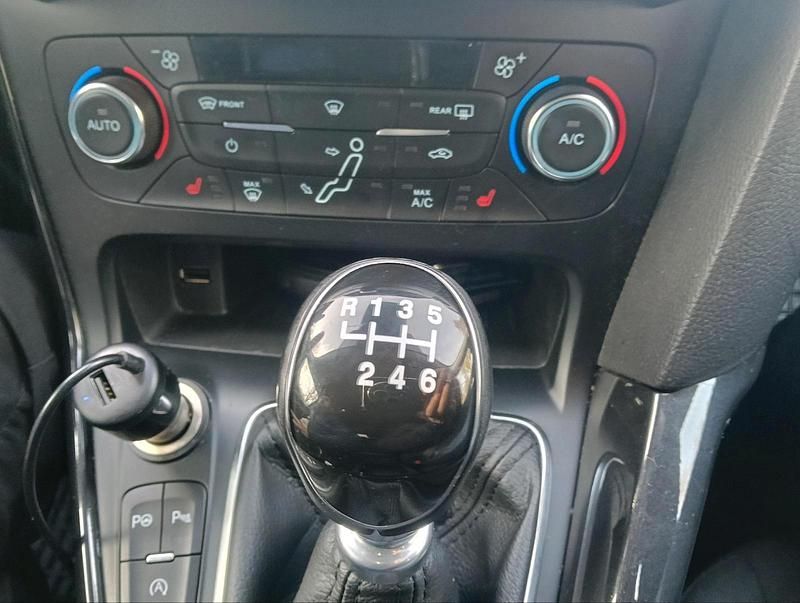 Second-hand Ford Focus Titanium 120 CP (88 kW) 2017 Negru Break
