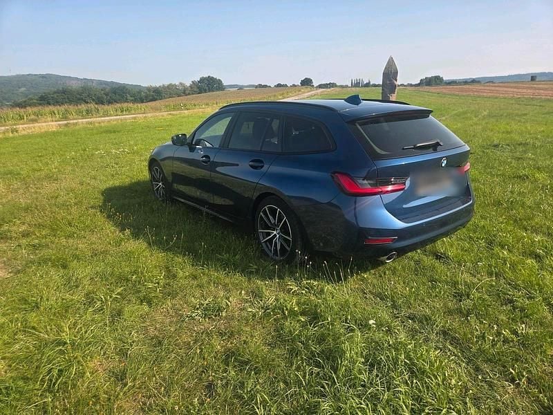 Gebraucht BMW 320 190 PS (139 kW) 2020 Blau Kombi