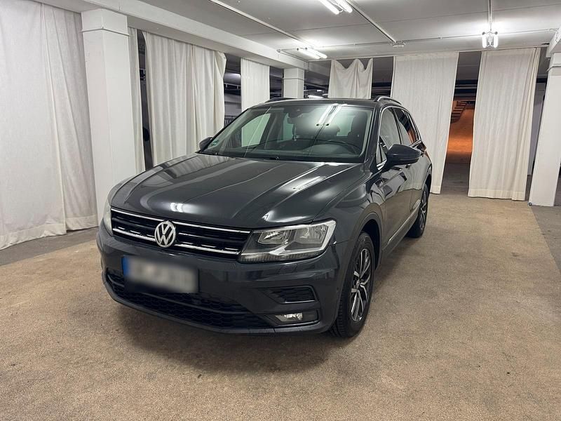 Grau Gebraucht 2020 VW Tiguan SUV | 18.500 € (Superpreis) - Bild 1/4