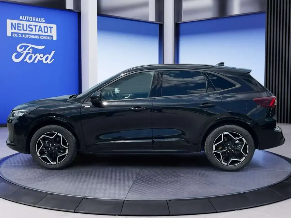 Neu Ford Kuga ST-Line 182 PS (133 kW) 2025 Agate black metallic SUV