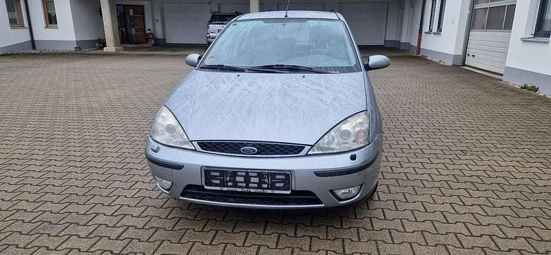 Gebraucht Ford Focus Ghia 101 PS (74 kW) 2003 Silber Limousine