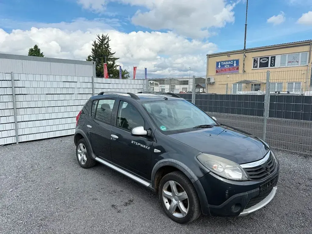 Używany Dacia Sandero Stepway 84 KM (61 kW) 2012 Srebrny Sedan/Limuzyna