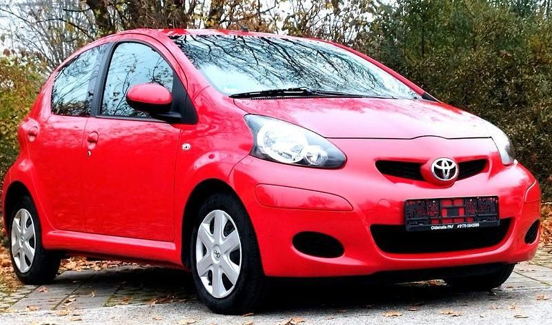 Rot Gebraucht 2011 Toyota Aygo Cool Kleinwagen | 4.999 € (Etwas zu teuer) - Bild 1/4