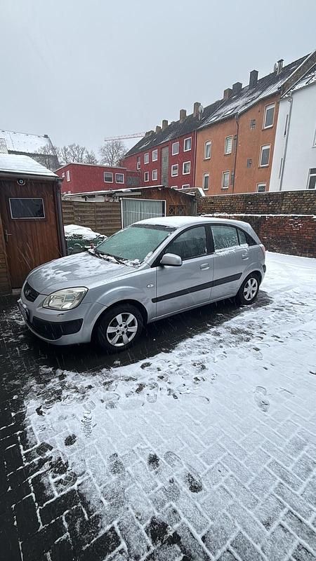 Silber Gebraucht 2008 Kia Rio Kleinwagen | 1.900 € (Fairer Preis) - Bild 1/4