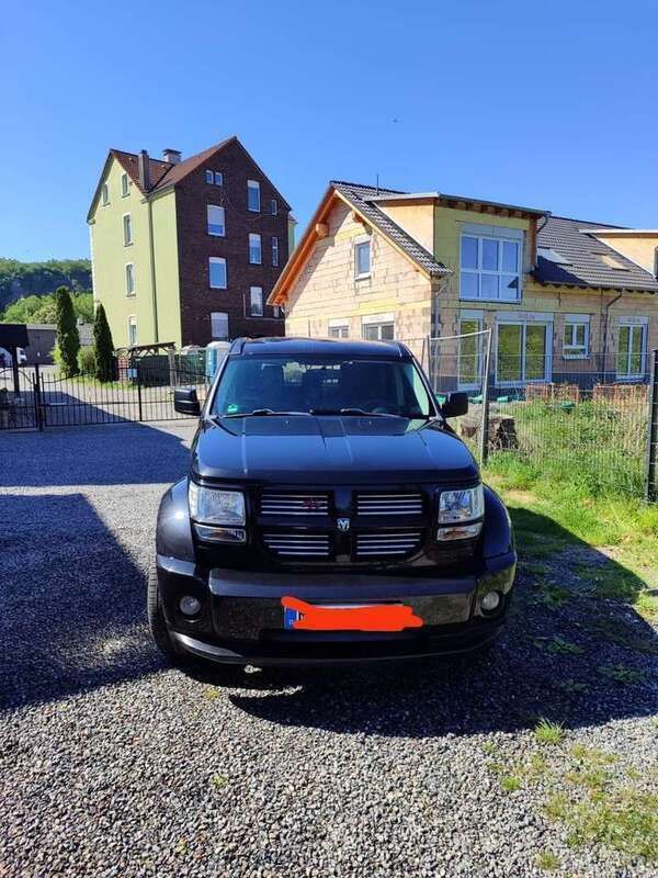 Schwarz Gebraucht 2008 Dodge Nitro SUV | 8.500 € (Etwas zu teuer) - Bild 1/4