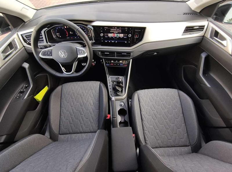 Gebraucht VW Polo IQ Drive 95 PS (69 kW) 2024 Reflexsilber metallic Kleinwagen