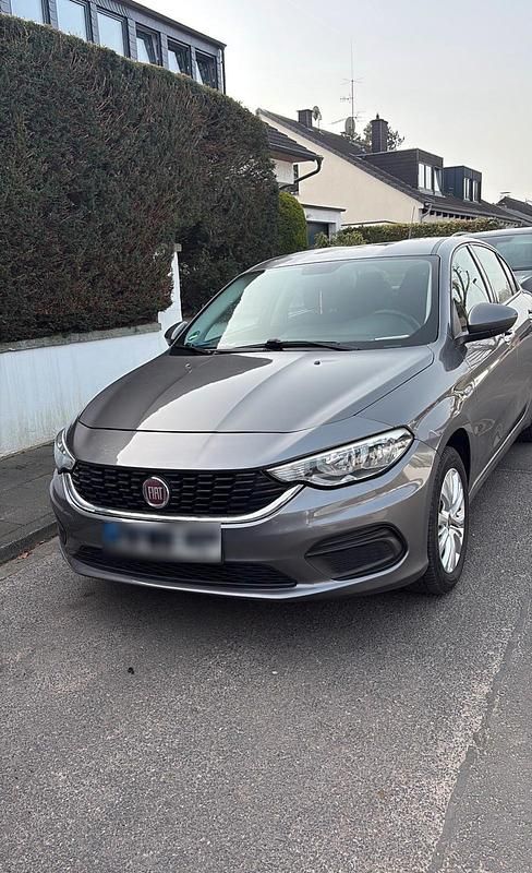 Gebraucht Fiat Tipo 95 PS (69 kW) 2016 Grau Limousine