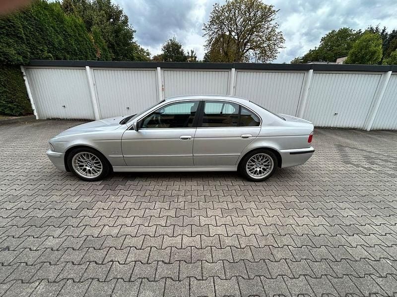 Silber Gebraucht 2001 BMW 530 Limousine | 8.000 € (Fairer Preis) - Bild 1/4