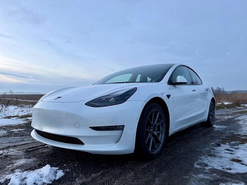 Weiß Gebraucht 2021 Tesla Model 3 Limousine | 27.900 € (Guter Preis) - Bild 1/4