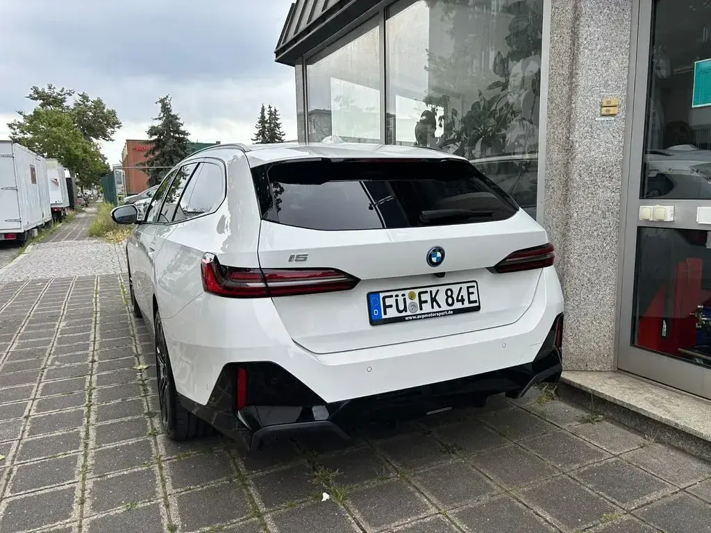 Gebraucht BMW i5 M Sport 250 kW (340 PS) 2024 Weiß Kombi